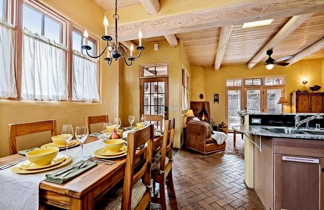 Antonia - Historic Retreat, Walk Everywhere-1