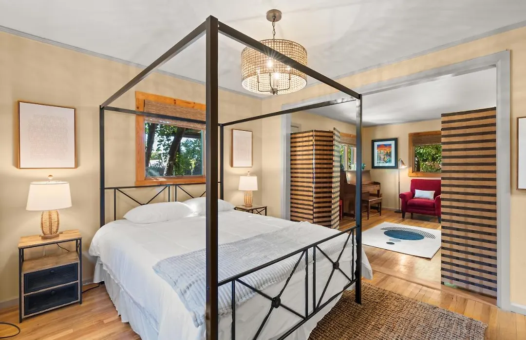 Adorable Home Centrally Located!-1